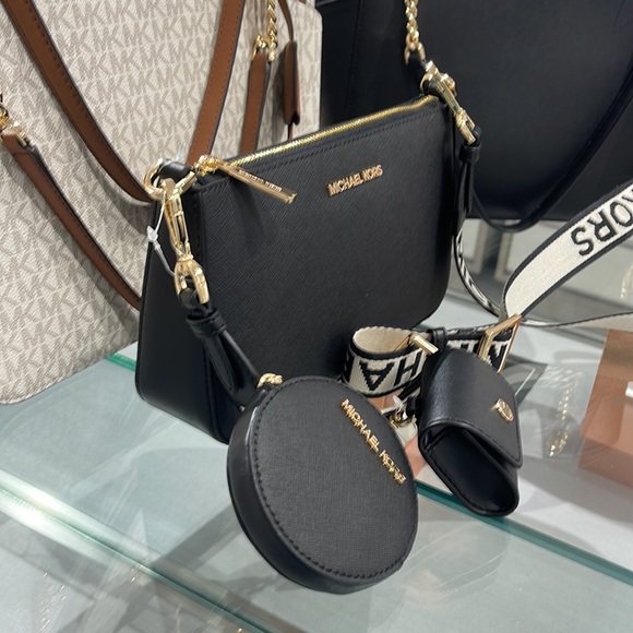 MICHAEL KORS
Jet Set Saffiano Leather Crossbody Bag with Case for Airpods Pro® - Picture 10 of 16